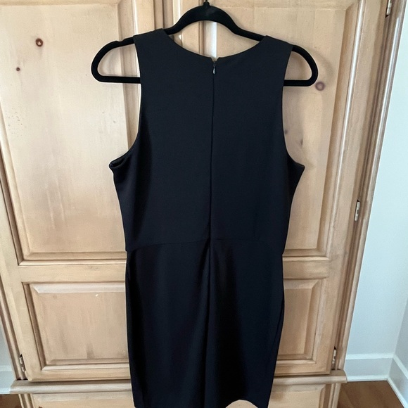 The little black dress - Picture 2 of 7